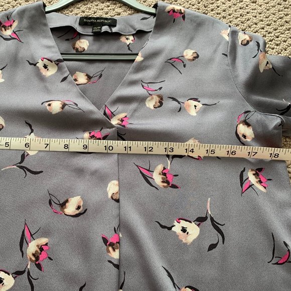 Banana Repubulic Grey & Floral Blouse - Picture 4 of 7